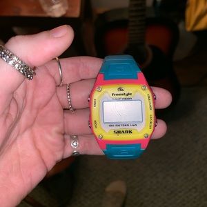 💗💙💛 Pink/blue/yellow shark watch✨